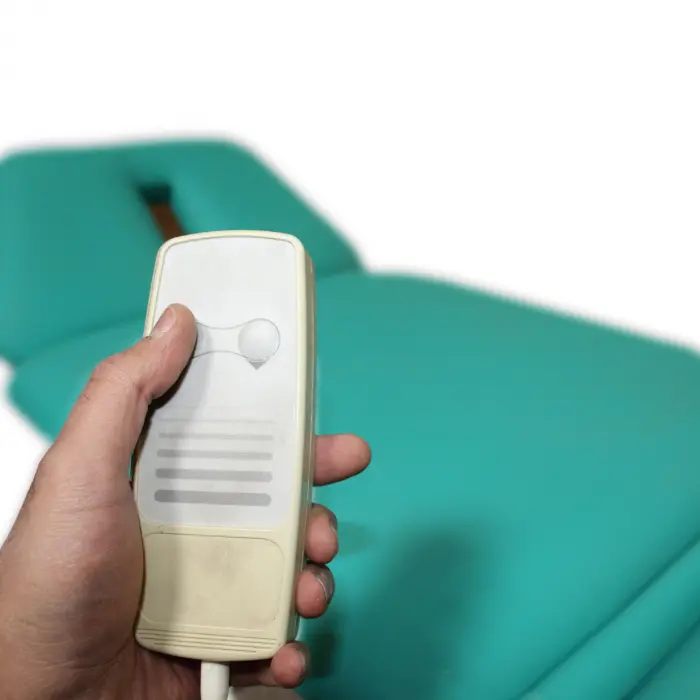Therapieliege 3-tlg, mit niedrigem Einstieg u. aufstellbaren Fußteil zur Sitzposition